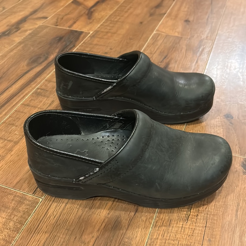 Dansko Size 37 Black Oiled Clog - image 5
